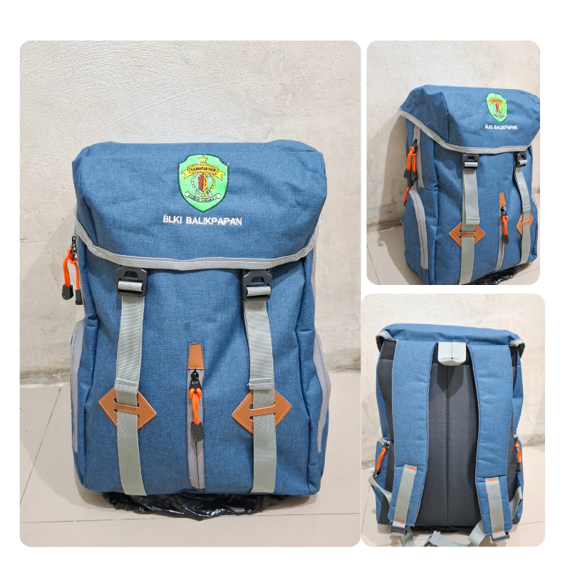 1. Foto Tas Ransel “Tas ransel premium produksi konveksi tas berkualitas” “Ransel custom bahan kuat dan tahan lama untuk kebutuhan brand” “Tas ransel elegan hasil produksi pabrik tas profesional” 2. Foto Tas Tote Bag “Tote bag custom bahan canvas hasil produksi konveksi tas” “Tote bag premium untuk brand fashion dan promosi perusahaan” “Produksi tote bag berkualitas dengan desain modern” 3. Foto Tas Sling Bag “Sling bag stylish hasil pembuatan tas custom” “Produksi sling bag premium untuk brand fashion” “Tas selempang berkualitas dengan jahitan rapi” 4. Foto Workshop / Proses Produksi “Proses produksi tas profesional oleh tenaga ahli” “Pembuatan tas custom di konveksi tas terpercaya” “Workshop produksi tas dengan mesin modern dan kualitas terbaik” 5. Foto Banyak Jenis Tas (Catalog / Display) “Koleksi berbagai jenis tas produksi konveksi tas berkualitas” “Produk tas premium: ransel, sling bag, tote bag, pouch” “Hasil produksi tas custom untuk perusahaan dan brand fashion” 6. Foto Packaging / Pengiriman “Pengemasan tas berkualitas sebelum dikirim ke pelanggan” “Packing rapi untuk menjaga kualitas produk tas” “Pengiriman pesanan tas tepat waktu dari pabrik produksi”